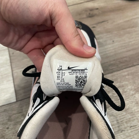 Nike Air Max 270 React - Picture 5 of 6